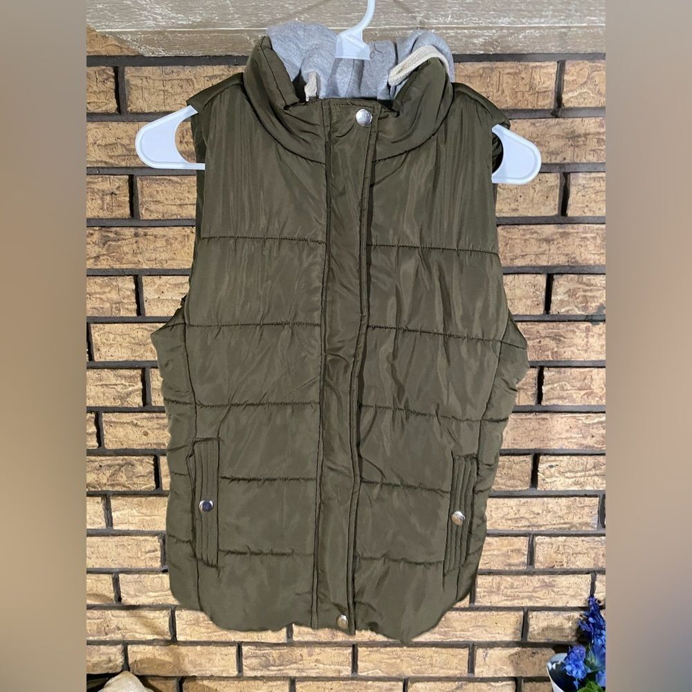 Love tree puffer vest‎